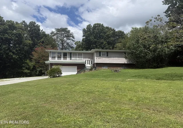 Photo 2 of Single family home for sale at 414 Molyneux St, Rockwood, TN 37854 | MLS# 1348922 | Listing updated on 2026-09-17