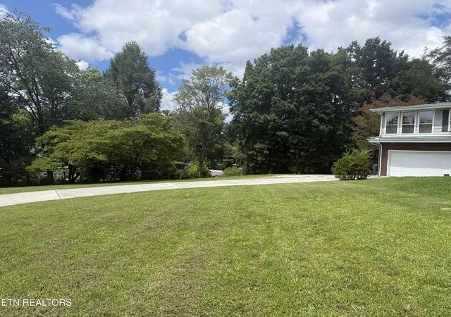 Photo 3 of Single family home for sale at 414 Molyneux St, Rockwood, TN 37854 | MLS# 1348922 | Listing updated on 2026-09-17