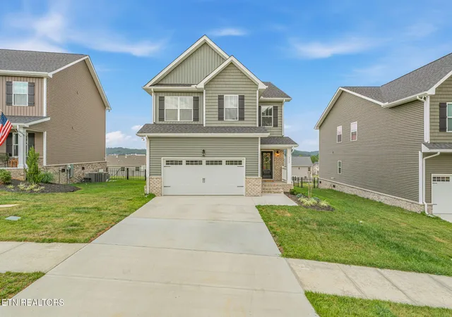 Photo 3 of Sale Pending at 112 Cedarberry St, Oak Ridge, TN 37830 | MLS# 1349450 | Listing updated on 2026-08-16