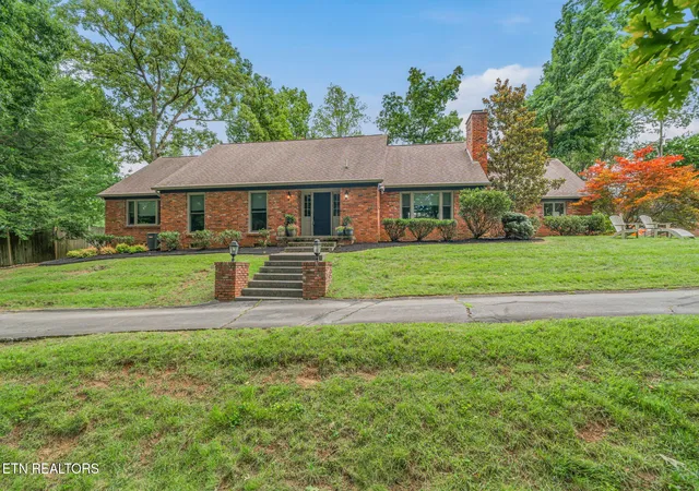 Photo 1 of Sale Pending at 7324 Rotherwood Dr, Knoxville, TN 37919 | MLS# 1349185 | Listing updated on 2026-09-13