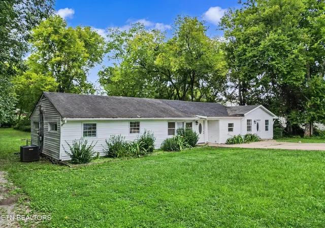 Photo 3 of Single family home for sale at 5315 Marguerite Rd, Knoxville, TN 37912 | MLS# 1350253 | Listing updated on 2026-09-10