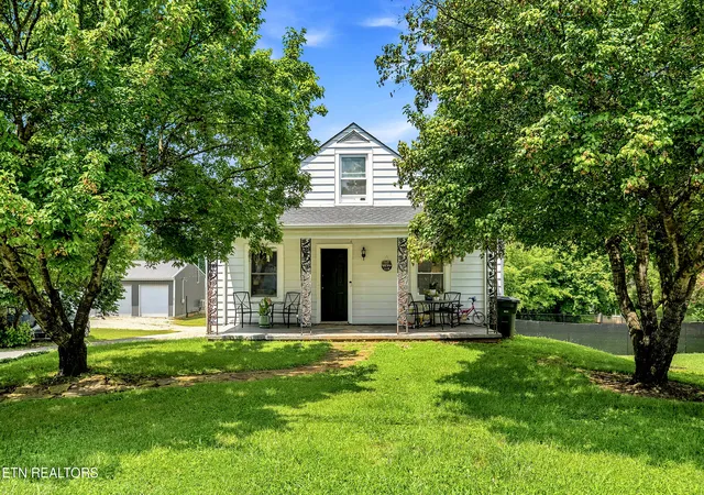 Photo 1 of Single family home for sale at 229 Wagoner St, Sparta, TN 38583 | MLS# 1348893 | Listing updated on 2026-09-09