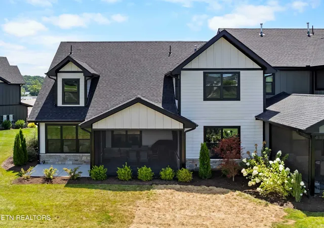 Photo 2 of Single family home for sale at 179 Island Cir, Loudon, TN 37774 | MLS# 1348991 | Listing updated on 2026-10-02