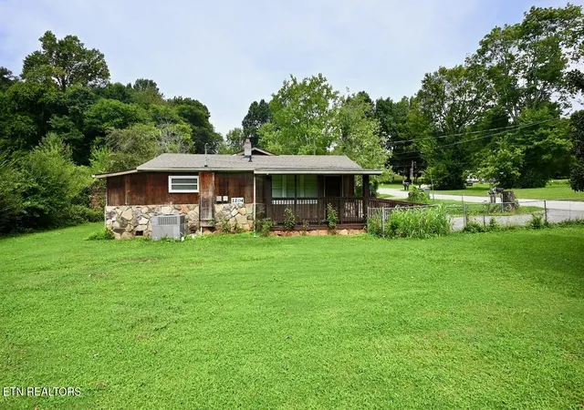 Photo 3 of Sale Pending at 2204 Mentor Rd, Louisville, TN 37777 | MLS# 1349156 | Listing updated on 2026-08-28