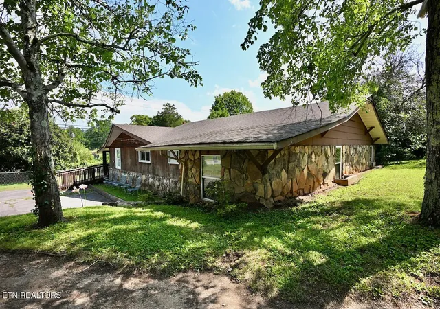 Photo 4 of Sale Pending at 2204 Mentor Rd, Louisville, TN 37777 | MLS# 1349156 | Listing updated on 2026-08-28