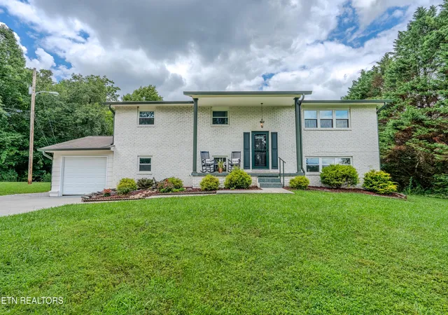 Photo 1 of Sale Pending at 828 Freels Ln, Knoxville, TN 37922 | MLS# 1348972 | Listing updated on 2026-08-28