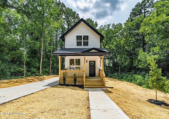 Photo 2 of Sale Pending at 3323 Savoy St, Knoxville, TN 37921 | MLS# 1349776 | Listing updated on 2026-08-22