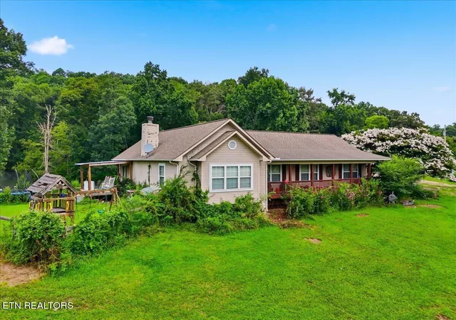 2nd image of 1055 Swannsylvania Rd, Dandridge, TN 37725 | MLS# 1349255