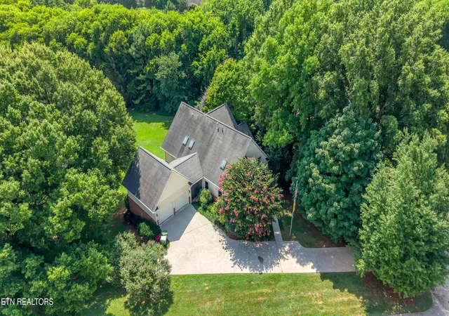 Photo 4 of Sale Pending at 1302 Dunbarton Dr, Maryville, TN 37803 | MLS# 1348936 | Listing updated on 2026-09-11