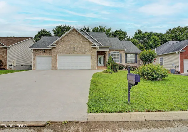 Photo 1 of Sale Pending at 6828 Amberfield Ln, Knoxville, TN 37918 | MLS# 1349305 | Listing updated on 2026-08-22