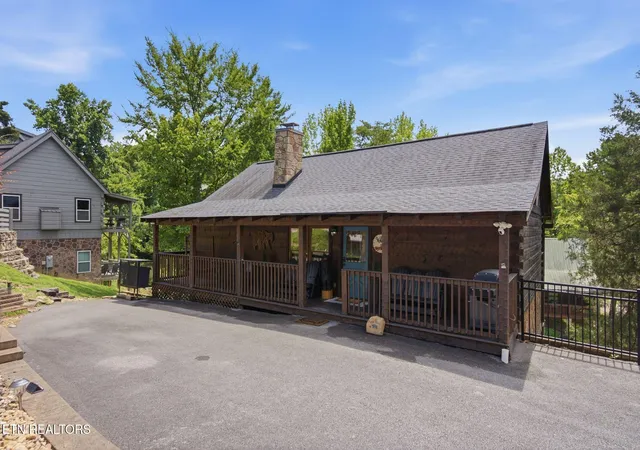 Photo 2 of Single family home for sale at 2436 Cobbler Way, Pigeon Forge, TN 37863 | MLS# 1348995 | Listing updated on 2026-09-08