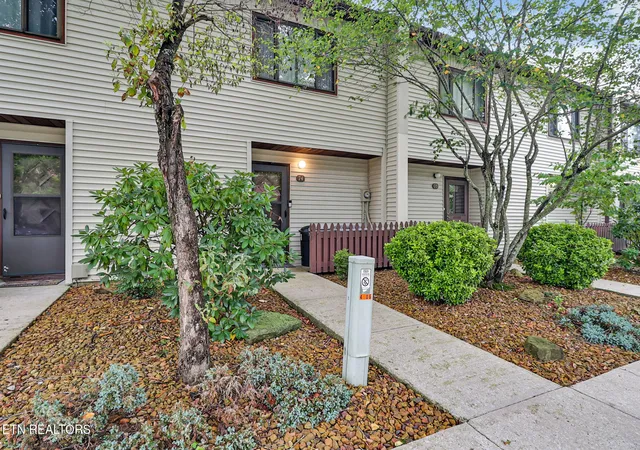 Listing Photo 4 - Condo for sale in building located at 74 Wilshire Hts Dr, Crossville, TN 38558 - Unit #74