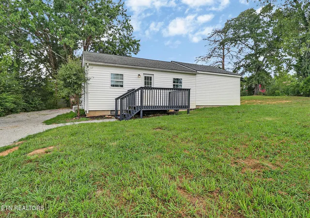 Photo 3 of Single family home for sale at 138 Pond Grv Cir, Rockwood, TN 37854 | MLS# 1348895 | Listing updated on 2026-09-15