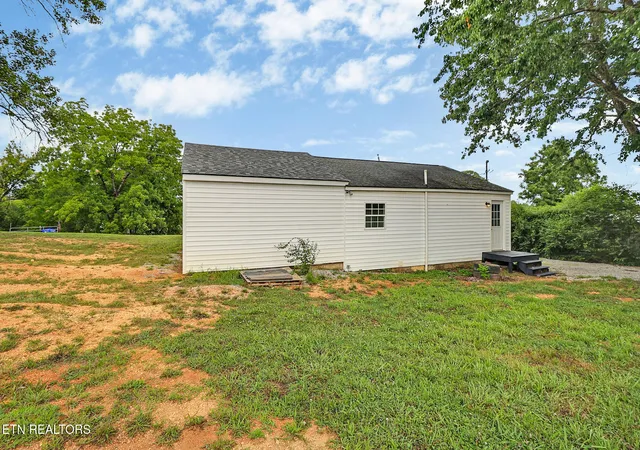 Photo 3 of Single family home for sale at 138 Pond Grv Cir, Rockwood, TN 37854 | MLS# 1348895 | Listing updated on 2026-09-15