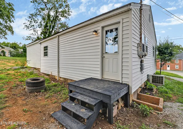 Photo 4 of Single family home for sale at 138 Pond Grv Cir, Rockwood, TN 37854 | MLS# 1348895 | Listing updated on 2026-09-15
