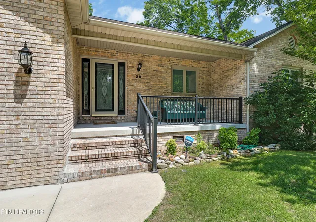 Photo 1 of Single family home for sale at 28 Pineridge Ct, Crossville, TN 38558 | MLS# 1348901 | Listing updated on 2026-09-21