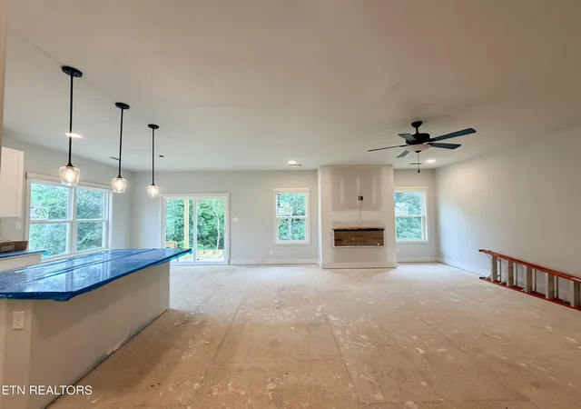 Photo 3 of Sale Pending at 222 English Oak Ln, Lenoir City, TN 37771 | MLS# 1349128 | Listing updated on 2026-08-23