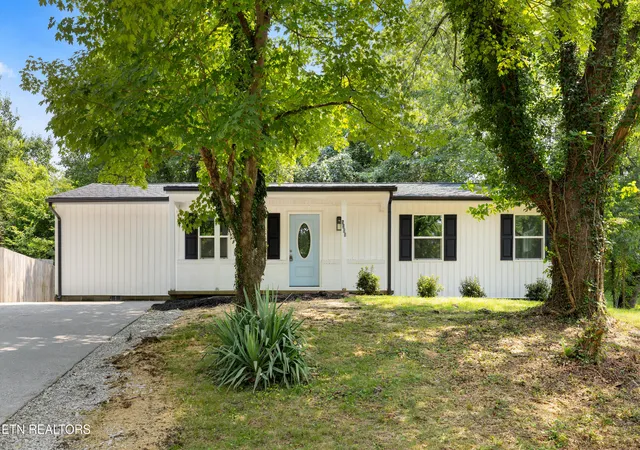Photo 1 of Sale Pending at 5200 Evelyn Dr, Knoxville, TN 37909 | MLS# 1350412 | Listing updated on 2026-09-05