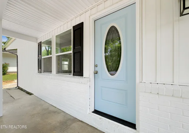 Photo 3 of Sale Pending at 5200 Evelyn Dr, Knoxville, TN 37909 | MLS# 1350412 | Listing updated on 2026-09-05