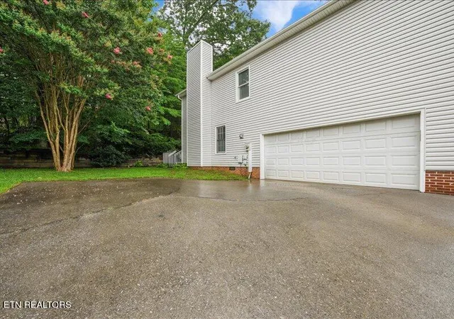 Photo 2 of Single family home for sale at 1240 Hearthstone Ln, Knoxville, TN 37923 | MLS# 1349221 | Listing updated on 2026-09-03