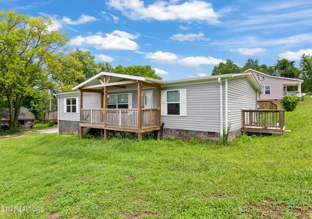 Photo 2 of Single family home for sale at 1931 Massachusetts Ave, Knoxville, TN 37921 | MLS# 1348986 | Listing updated on 2026-08-20