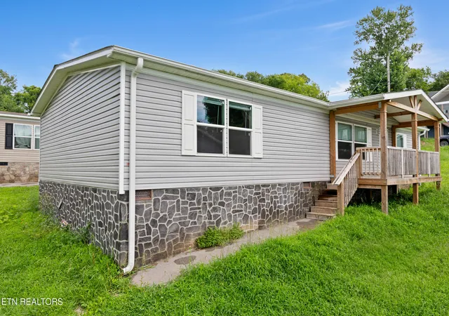 Photo 3 of Single family home for sale at 1931 Massachusetts Ave, Knoxville, TN 37921 | MLS# 1348986 | Listing updated on 2026-08-20
