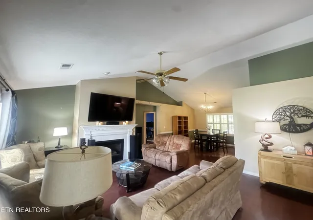Photo 3 of Sale Pending at 1663 Maremont Rd, Knoxville, TN 37918 | MLS# 1348958 | Listing updated on 2026-08-24
