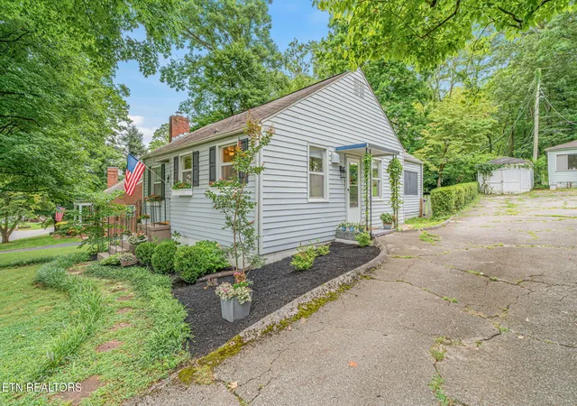 27th image of 1034 E Churchwell Ave, Knoxville, TN 37917 | MLS# 1349515