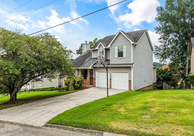 Photo 4 of Sale Pending at 925 Tree Trunk Rd, Knoxville, TN 37934 | MLS# 1349228 | Listing updated on 2026-09-06