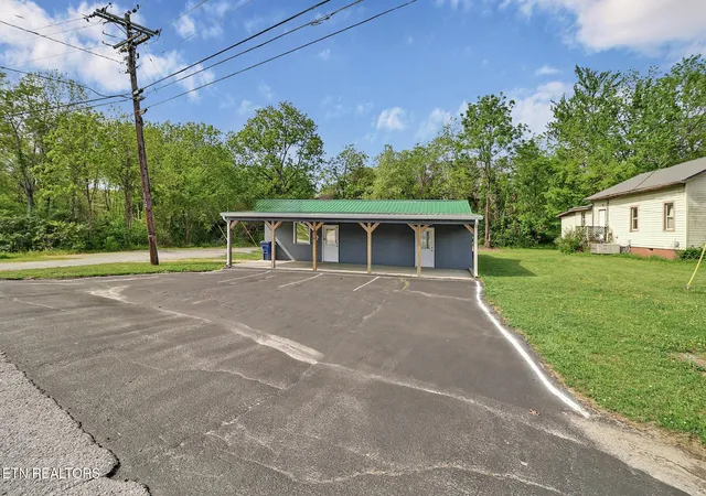 1st image of 1074 S Main St, Crossville, TN 38555 | MLS# 1349493