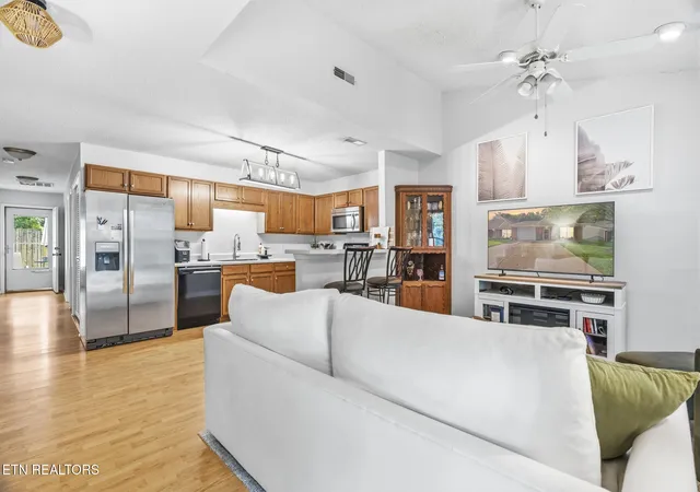 Listing Photo 5 - Condo for sale in building located at 216 Dalton Pl Wy, Knoxville, TN 37912