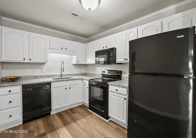 2nd image of 100 Village Wy #D, Kingston, TN 37763 | MLS# 1349036