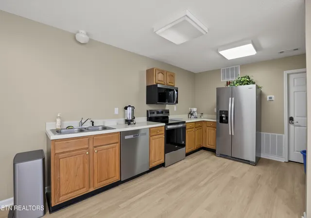 2nd image of 100 Vlg Wy, Kingston, TN 37763