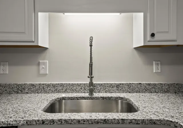 4th image of 100 Vlg Wy, Kingston, TN 37763
