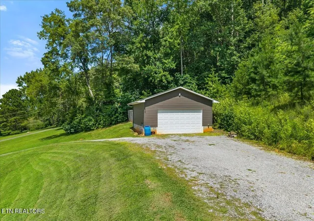 Photo 3 of Single family home for sale at 251 County Rd 67, Riceville, TN 37370 | MLS# 1349202 | Listing updated on 2026-10-05