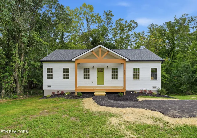 Photo 1 of Single family home for sale at 3756 Thornton Dr, Kingsport, TN 37664 | MLS# 1348997 | Listing updated on 2026-07-23