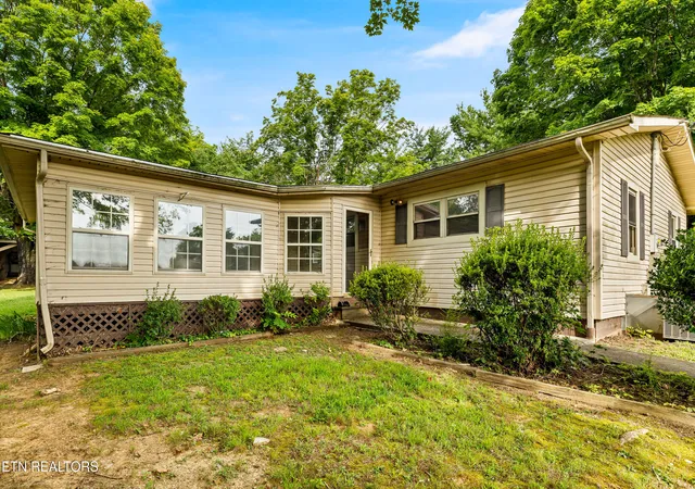Photo 2 of Single family home for sale at 3575 Weavers Dr, Louisville, TN 37777 | MLS# 1349027 | Listing updated on 2026-09-04