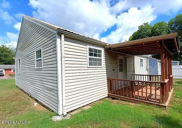 Photo 3 of Single family home for sale at 577 Monroe St, Madisonville, TN 37354 | MLS# 1349159 | Listing updated on 2026-09-04