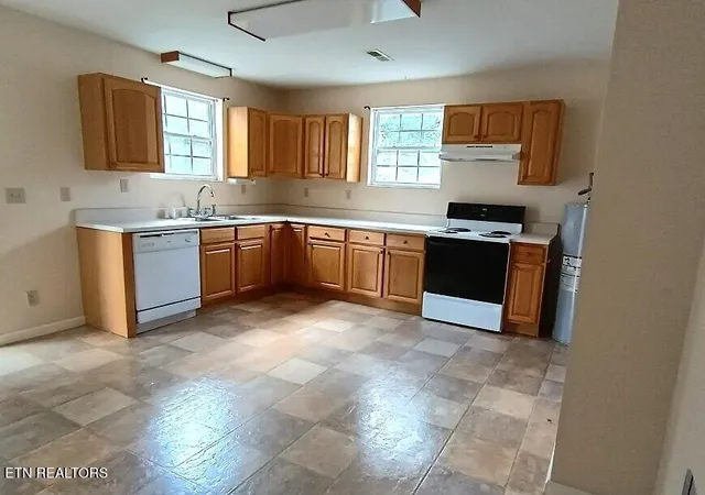 Photo 3 of Single family home for sale at 577 Monroe St, Madisonville, TN 37354 | MLS# 1349159 | Listing updated on 2026-09-04