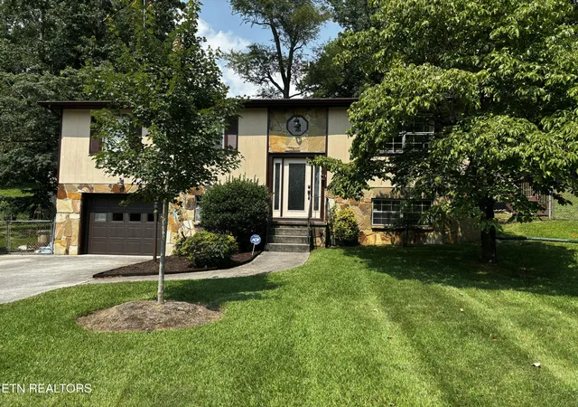 Photo 1 of Single family home for sale at 5848 Outer Dr, Knoxville, TN 37921 | MLS# 1349962 | Listing updated on 2026-08-27