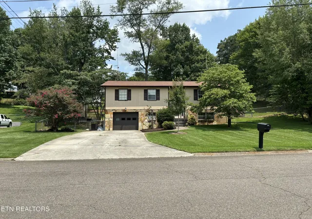 Photo 3 of Single family home for sale at 5848 Outer Dr, Knoxville, TN 37921 | MLS# 1349962 | Listing updated on 2026-08-27