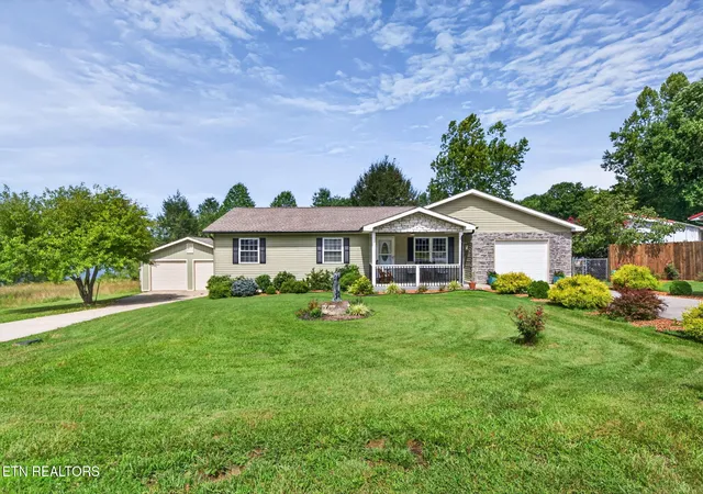 Photo 1 of Single family home for sale at 258 Cherry St, Crossville, TN 38572 | MLS# 1349142 | Listing updated on 2026-09-08