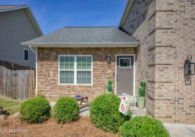 Photo 2 of Sale Pending at 3926 Mountain Vista Rd, Knoxville, TN 37931 | MLS# 1349068 | Listing updated on 2026-10-06
