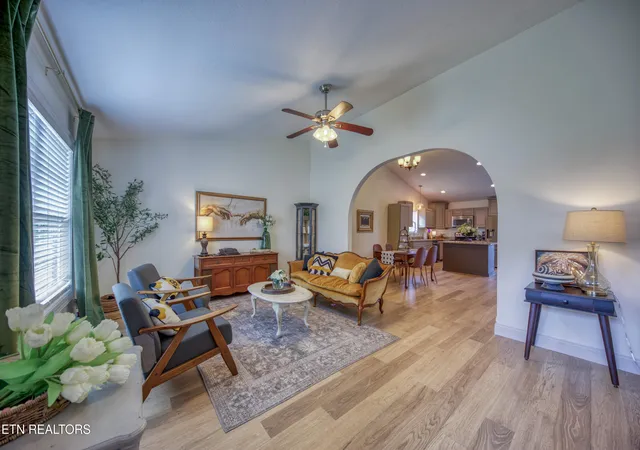 Photo 3 of Sale Pending at 3926 Mountain Vista Rd, Knoxville, TN 37931 | MLS# 1349068 | Listing updated on 2026-10-06