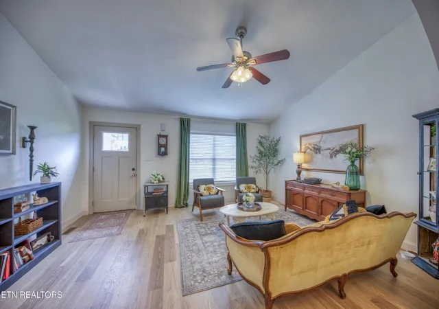 Photo 3 of Sale Pending at 3926 Mountain Vista Rd, Knoxville, TN 37931 | MLS# 1349068 | Listing updated on 2026-10-06