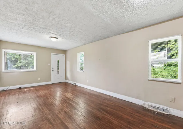 Photo 3 of Single family home for sale at 2541 Brown Ave, Knoxville, TN 37917 | MLS# 1349342 | Listing updated on 2026-08-21