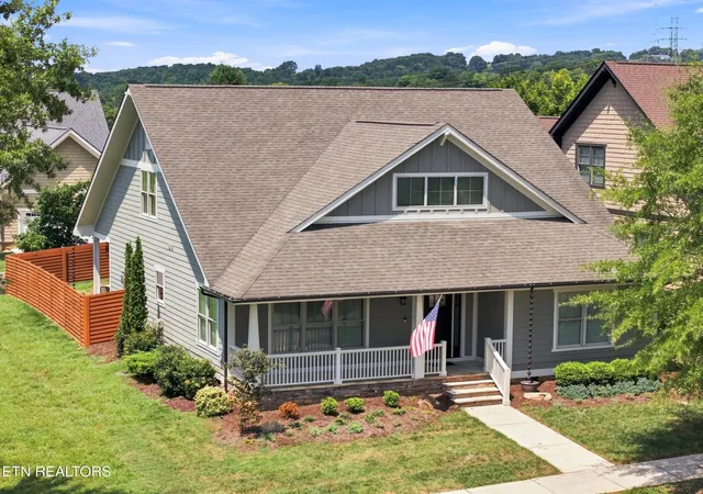 Photo 1 of Single family home for sale at 484 Bobcat Run Dr, Loudon, TN 37774 | MLS# 1349225 | Listing updated on 2026-10-02