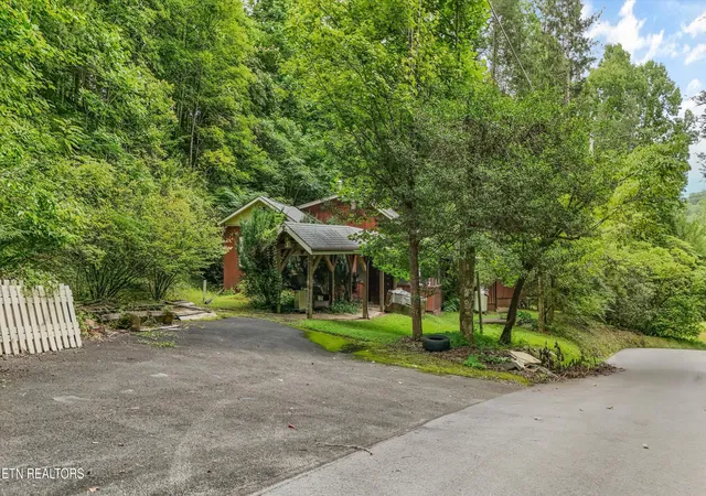 2nd image of 840 E Highland Dr, Gatlinburg, TN 37738 | MLS# 1349286