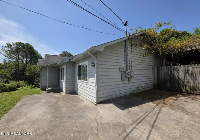 2nd image of 2001 Hyde Park Ln, Knoxville, TN 37921 | MLS# 1349025