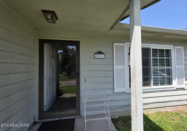 3rd image of 2001 Hyde Park Ln, Knoxville, TN 37921 | MLS# 1349025
